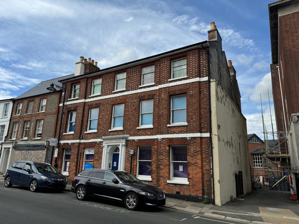 Lot: 110 - 5,000 SQ FT FREEHOLD TOWN CENTRE BUILDING WITH POTENTIAL - The Front Elevation from the County Hall side